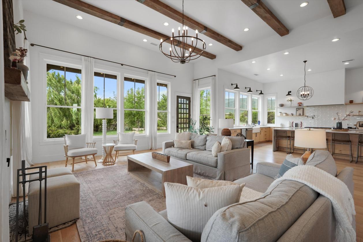 Luxury Mountain Equestrian Estate on 10.49 Acres - photo 8