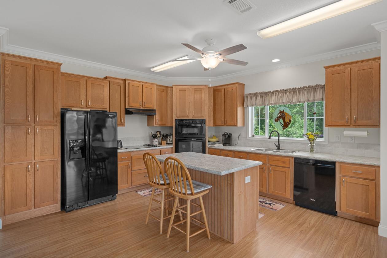 Exceptional 10 acre Property - photo 6
