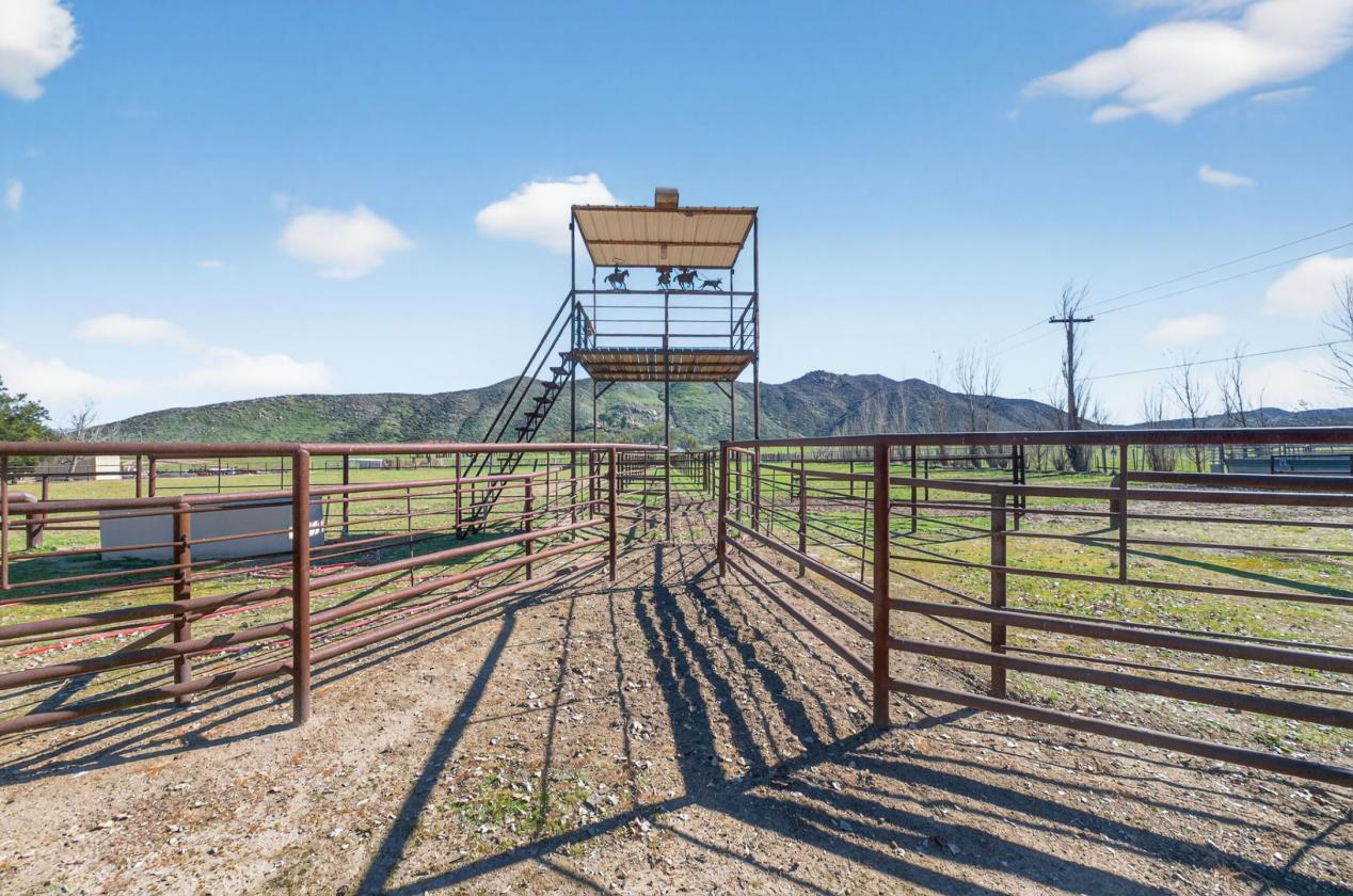 Sprawling 19 acre So Cal Working-Rodeo Ranch - photo 19