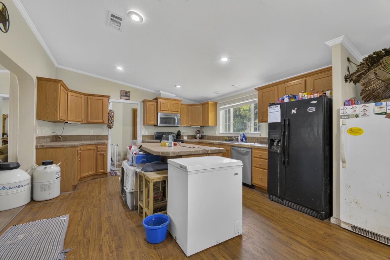 10-acre agricultural property - photo 25