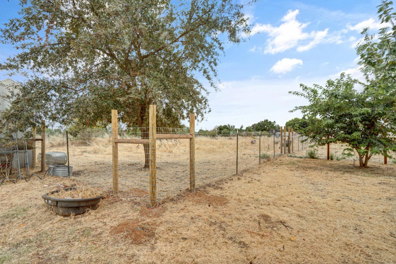 Horse Property with Owned Solar Close to City - photo 22