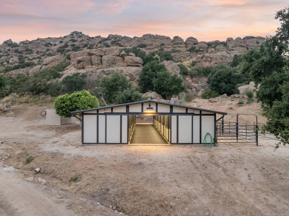 Serene 8-Acre Equestrian Retreat - photo 3