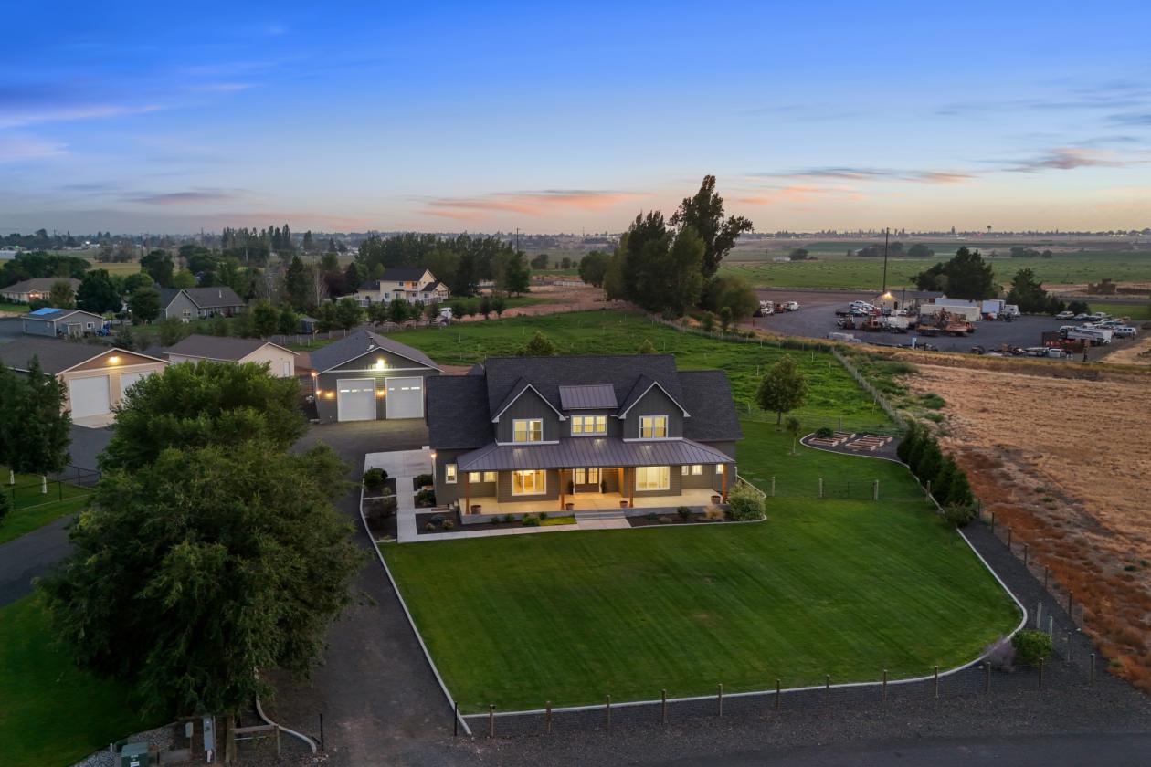 Custom Home on 3.49 Acres With Shop - photo 19