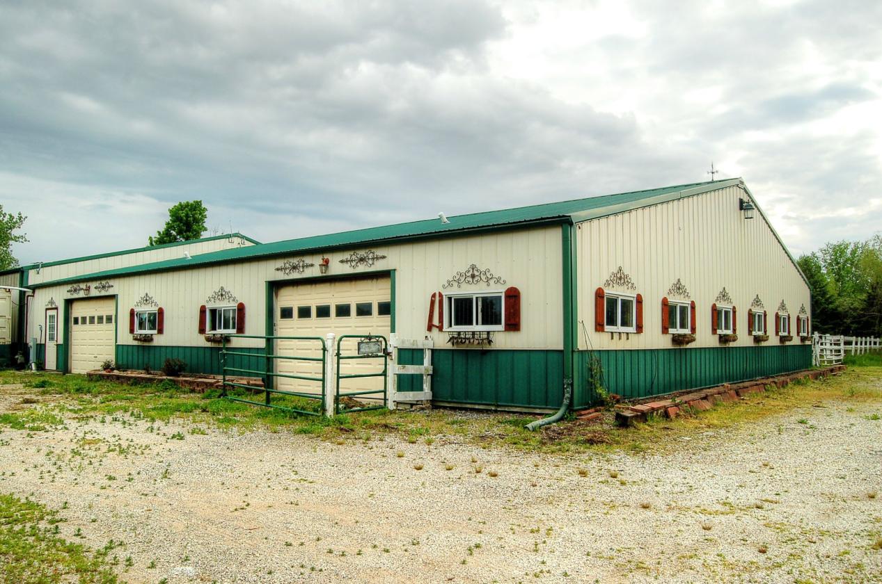 Morris horse farm with heated stable & Indoor - photo 2