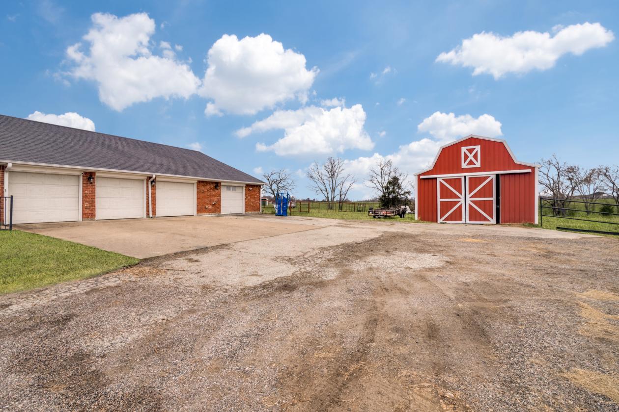 Gorgeous home on 23+ acres, ready for your horses. - photo 26