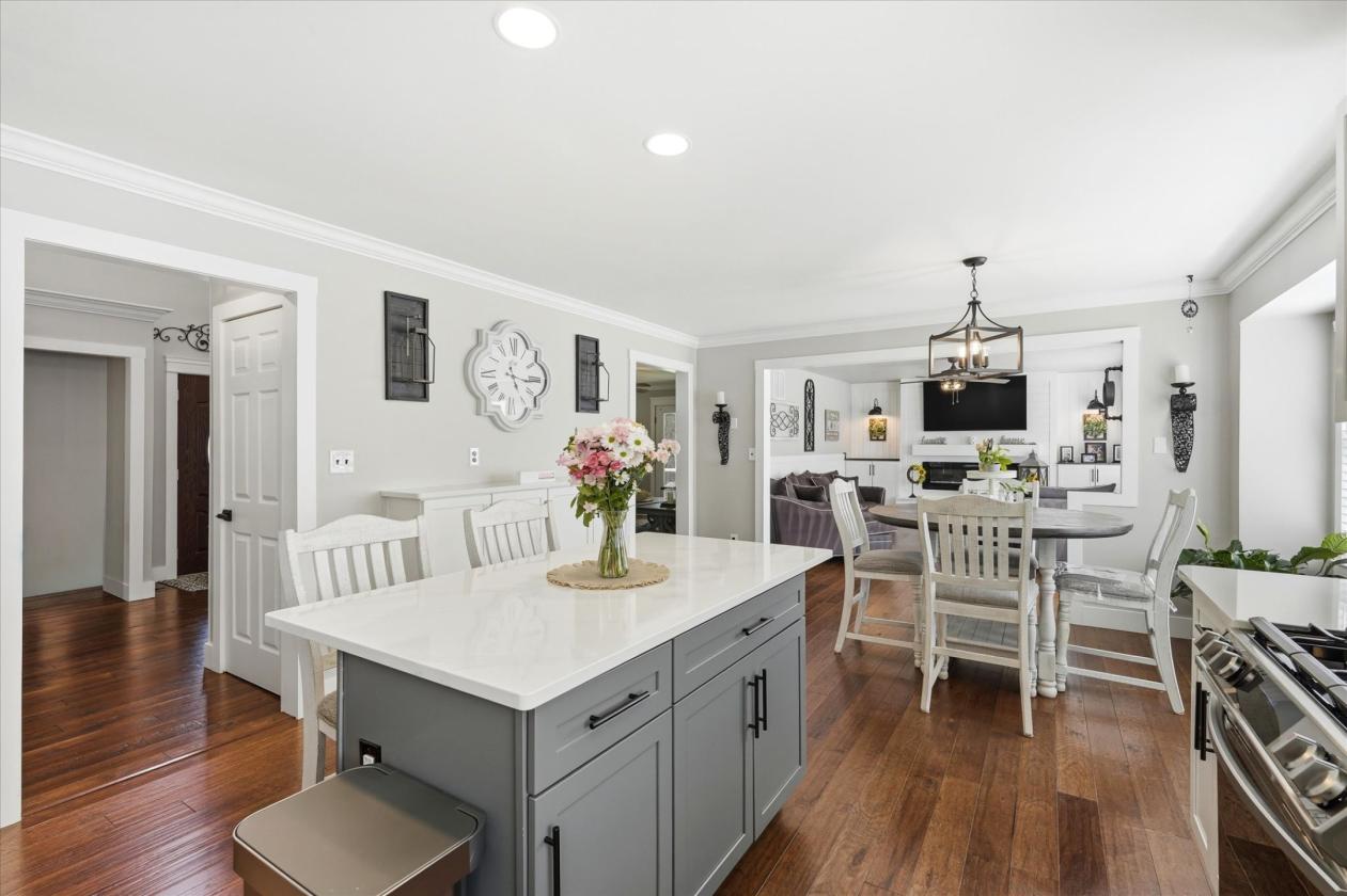 Luxury Farmhouse Residence Equestrian Suitable! - photo 13