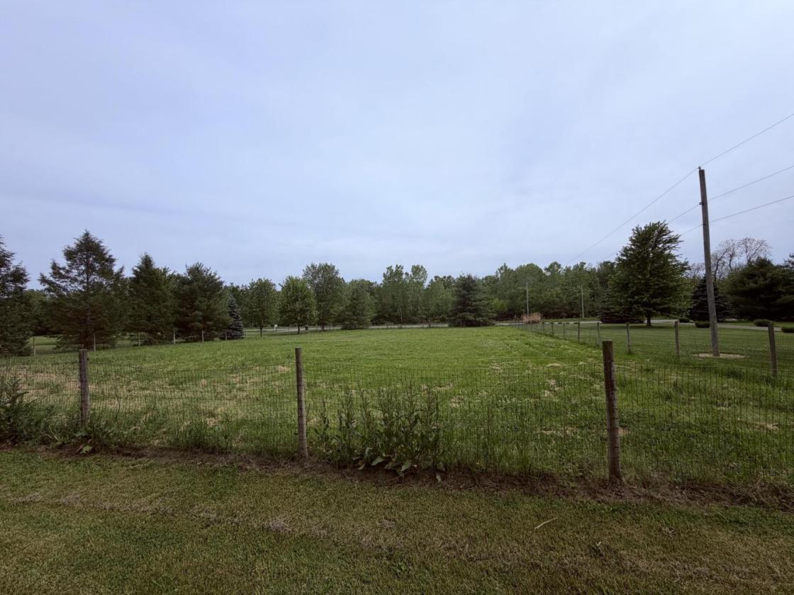 Beautiful Home on 15 Acres!! - photo 3