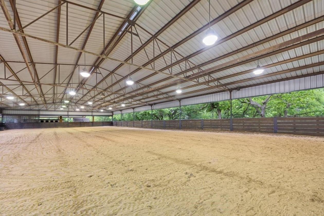 Luxury Equestrian Estate with Arena on 80.54 acres - photo 5