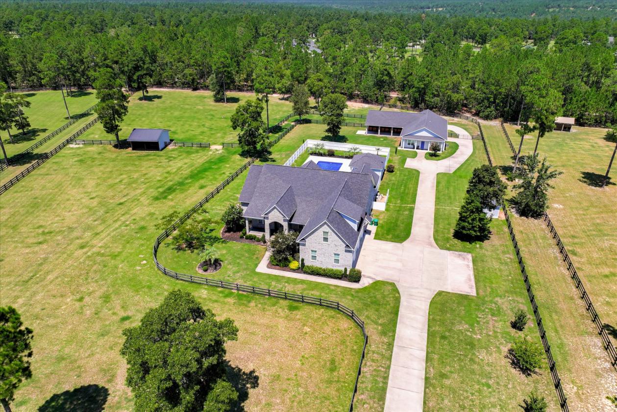 Resort-Style Equestrian Living in Three Runs - photo 2