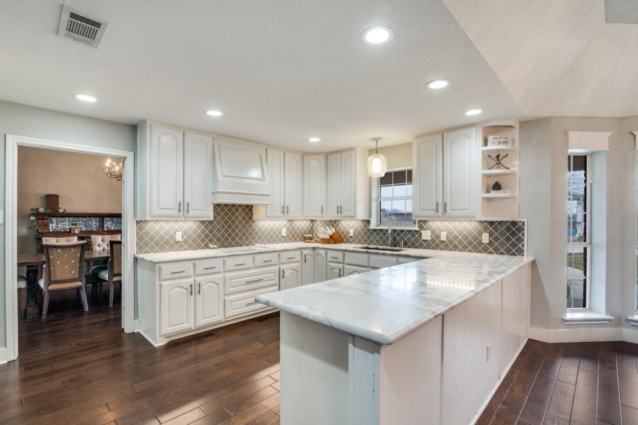 Gorgeous home on 23+ acres, ready for your horses. - photo 7