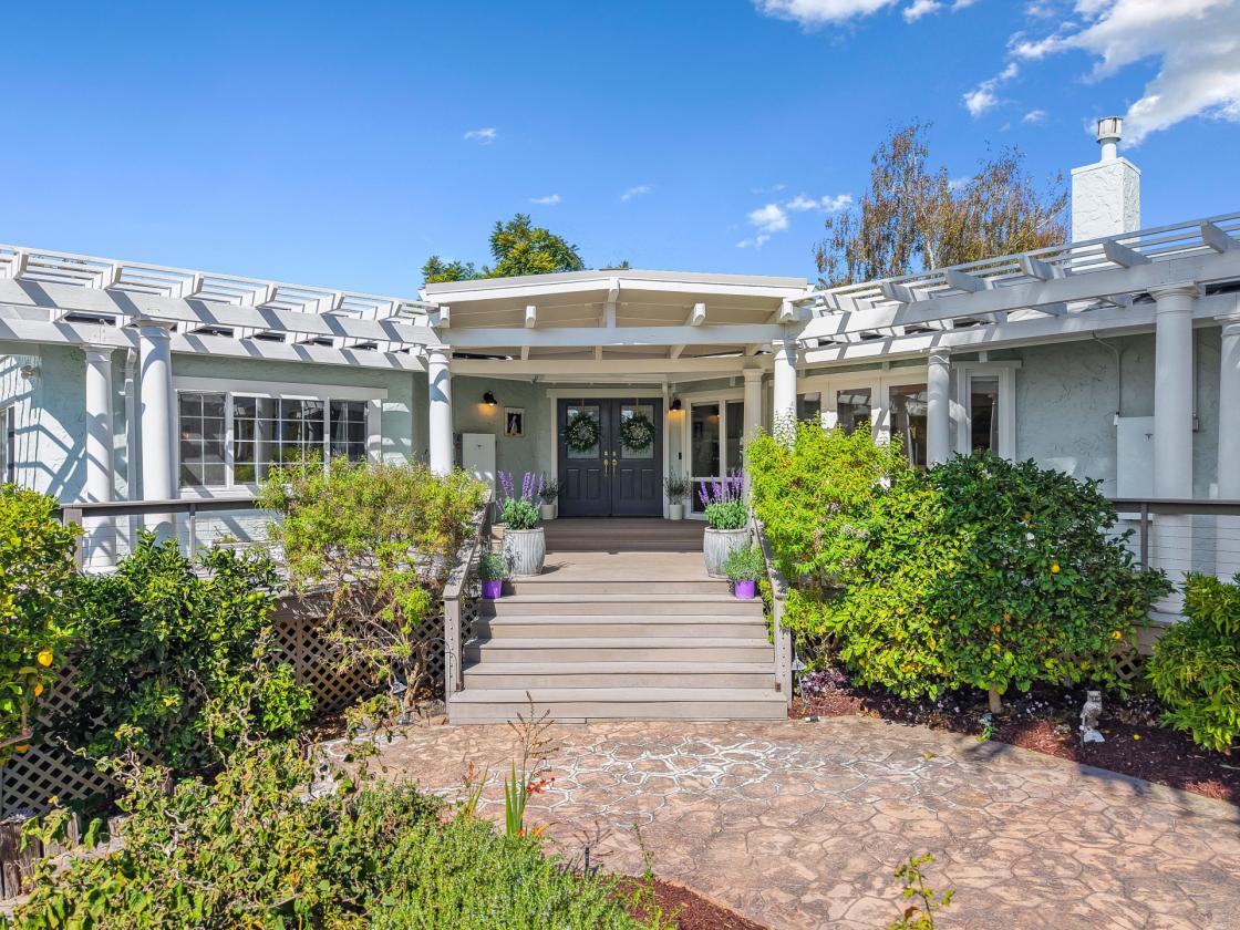Rare Equestrian Estate on 5.9 Acres - photo 2