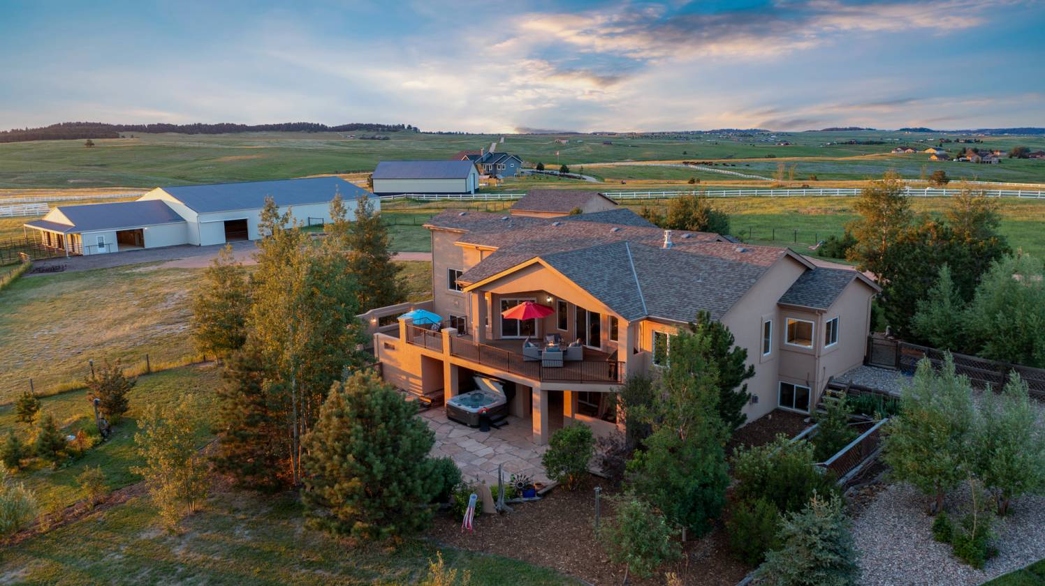 GORGEOUS RANCHER*VIEWS* INDOOR ARENA* 35 ACRES - photo 3