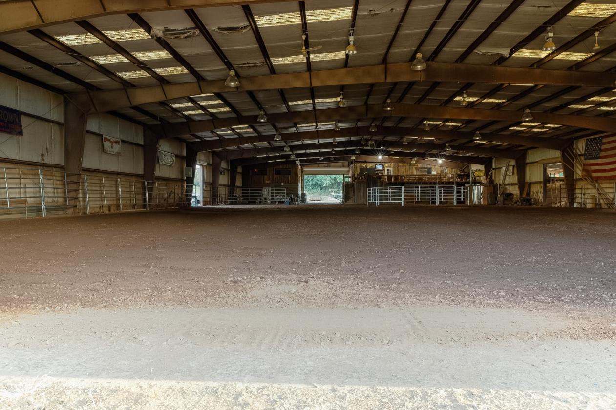 Heated Indoor 67 Acre Horse Training Facility - photo 10
