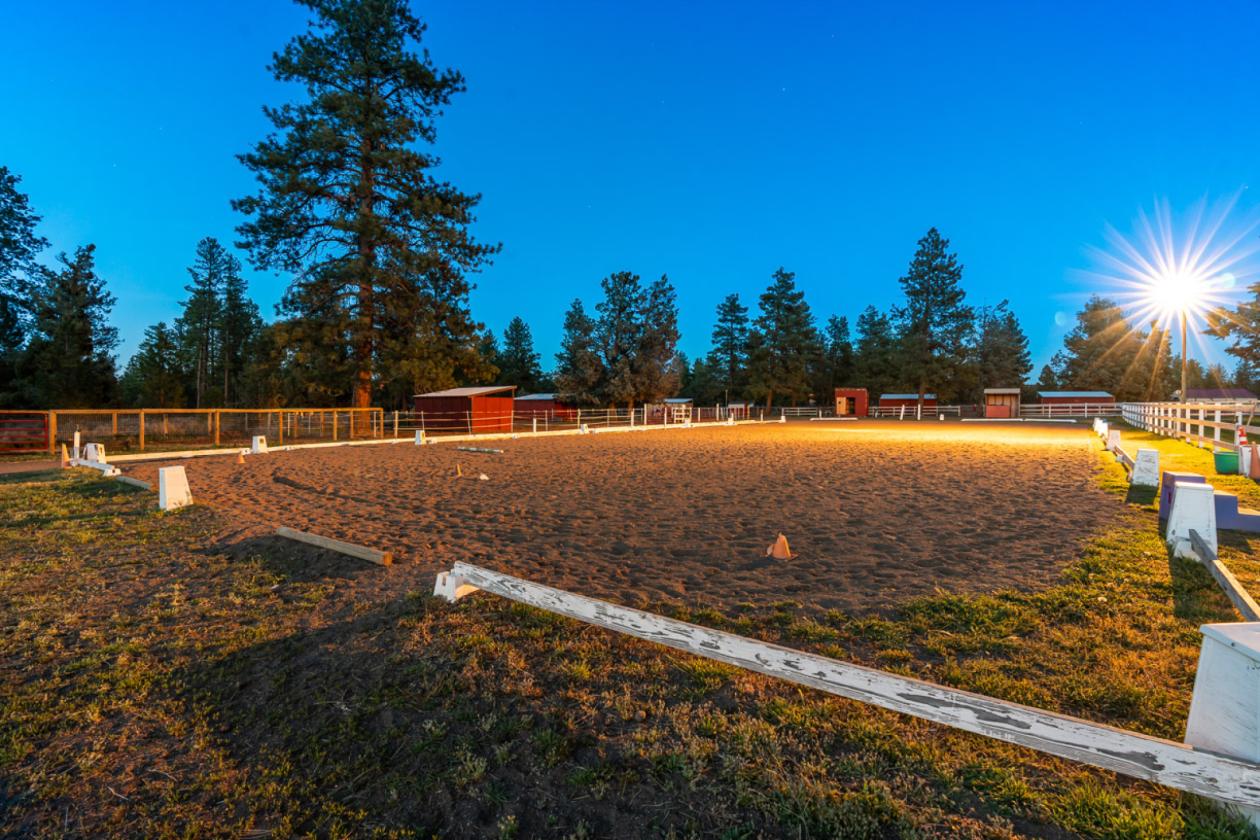 Spectacular Horse Facility near Sisters - photo 4