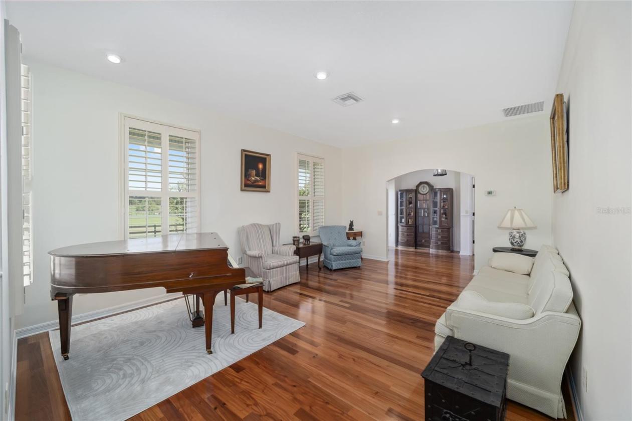 Dual-Residence Estate on 8+ Acres - photo 10