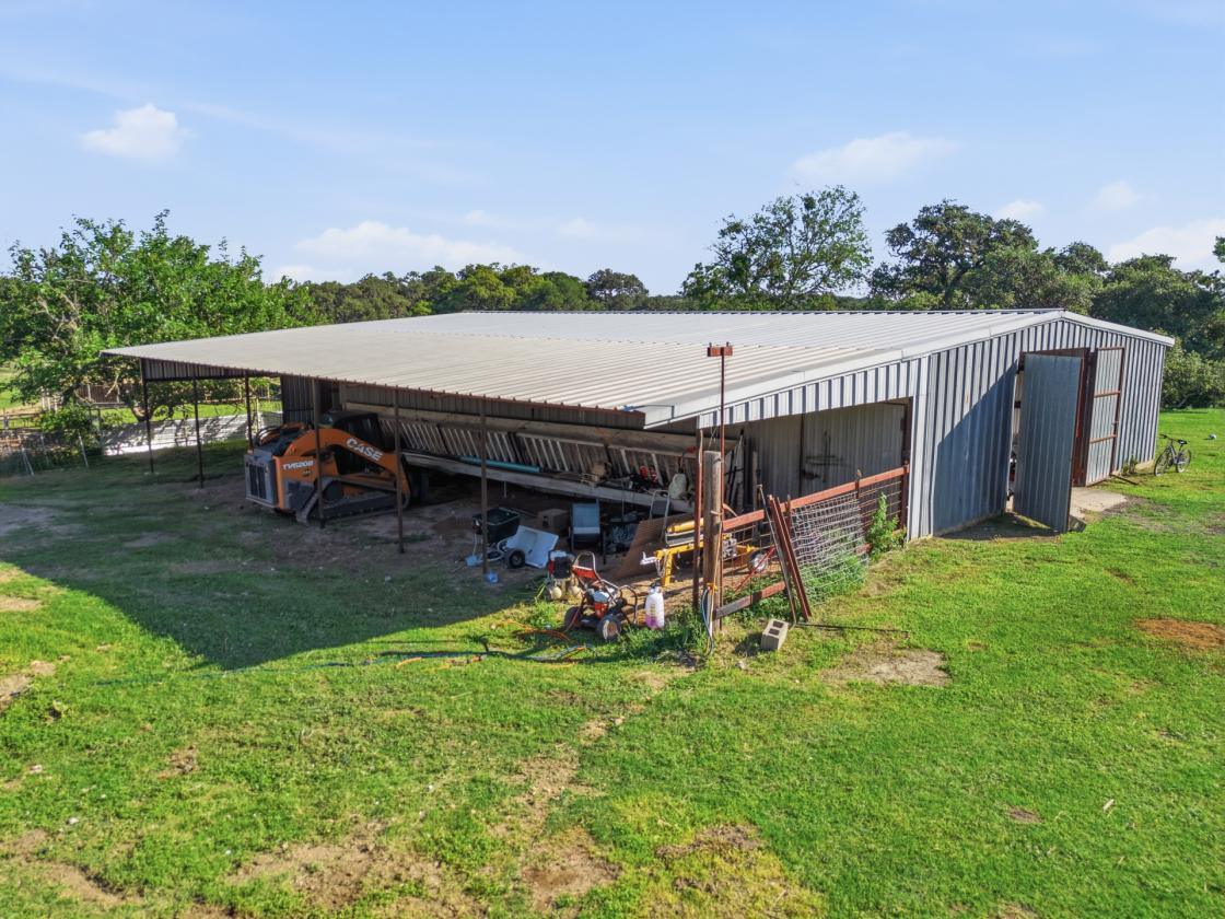 Luxury Hill Country Farmhouse | 10 Acres - photo 20