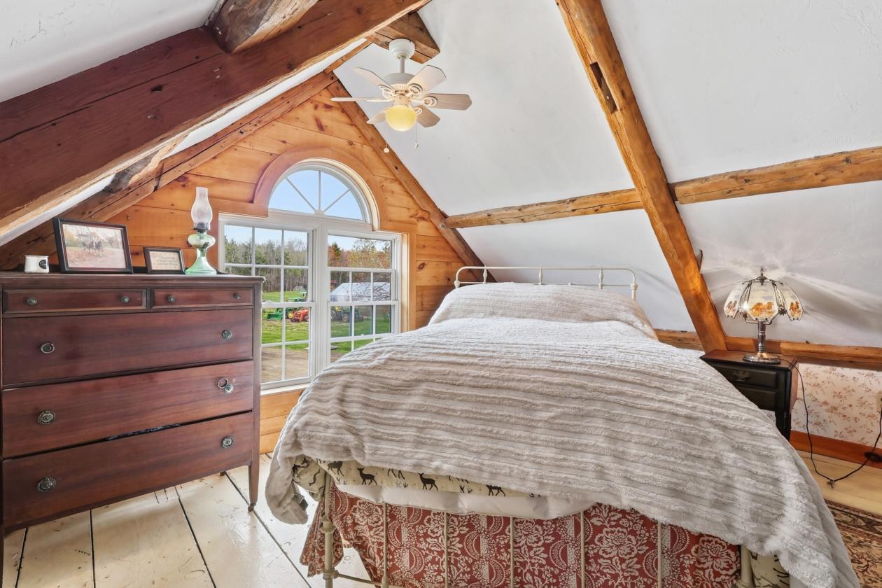 Equestrian Estate with Stunning Antique Farmhouse - photo 9