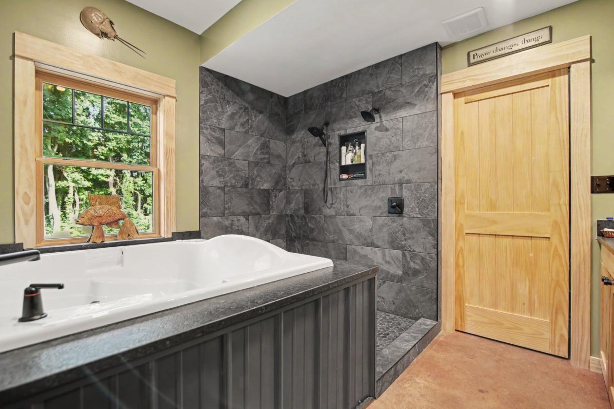 Gorgeous home with equestrian amenities - photo 26