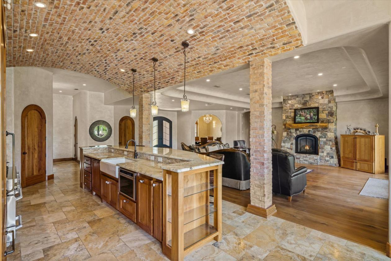 ONE OF THE FINEST ESTATE COMPOUNDS - photo 14
