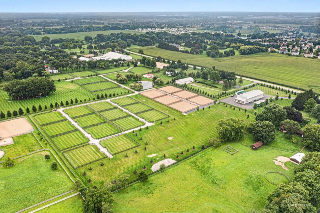 Truly exceptional world-class equestrian facility - photo 4
