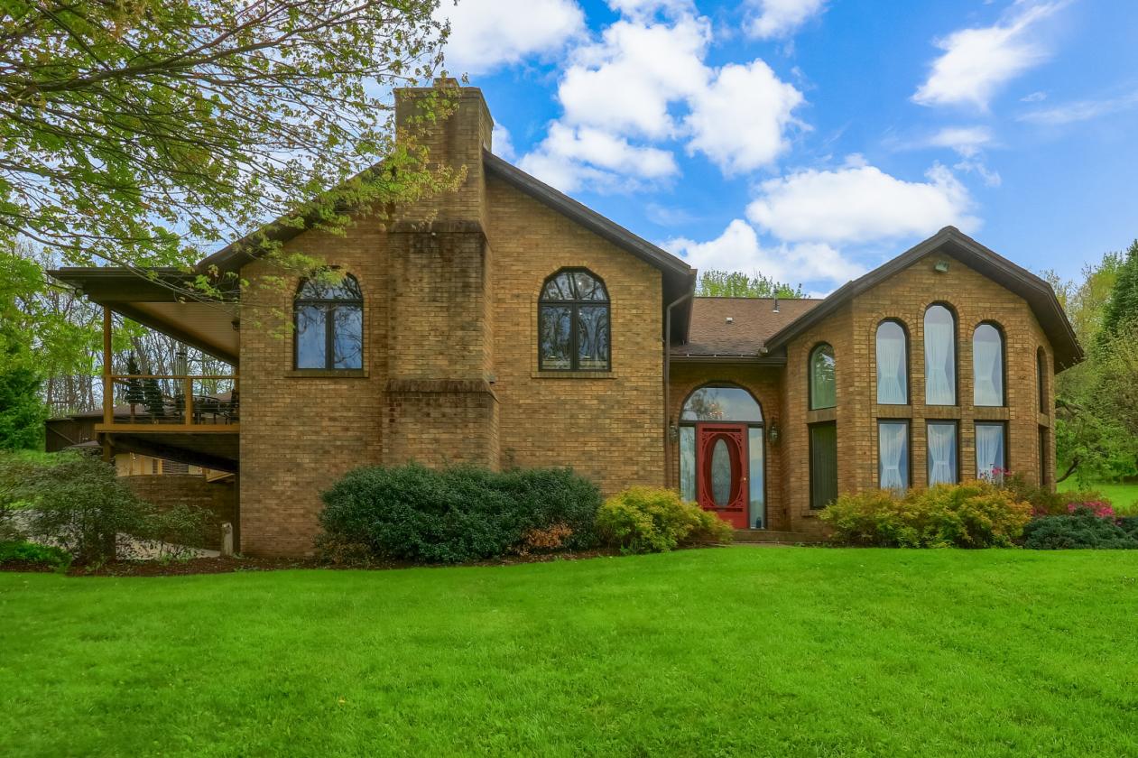 Custom home with endless opportunities! - photo 1