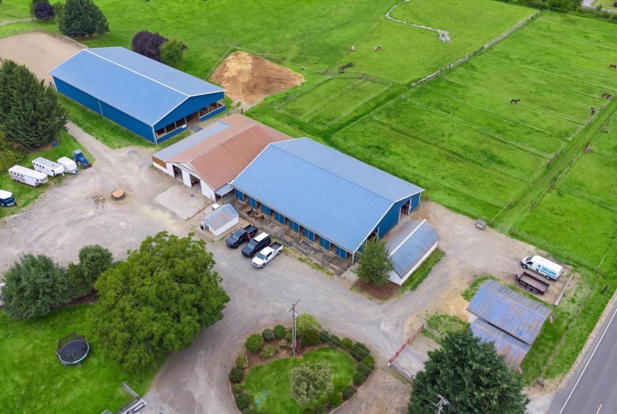 35 Stall Barn with Arena on 20 Acres - photo 2