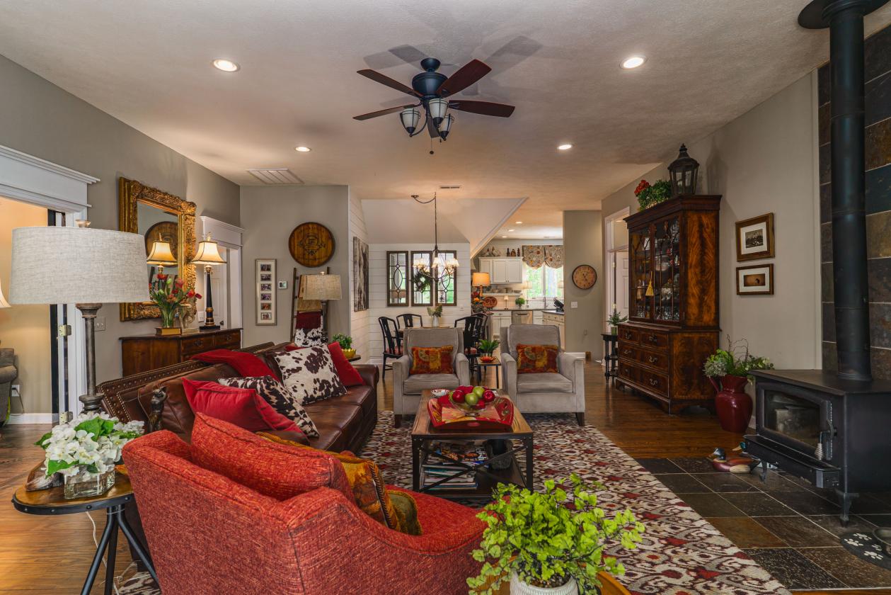 Stunning Equestrian Estate - photo 17