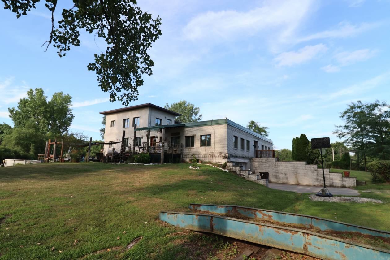 Horse Property for sale.