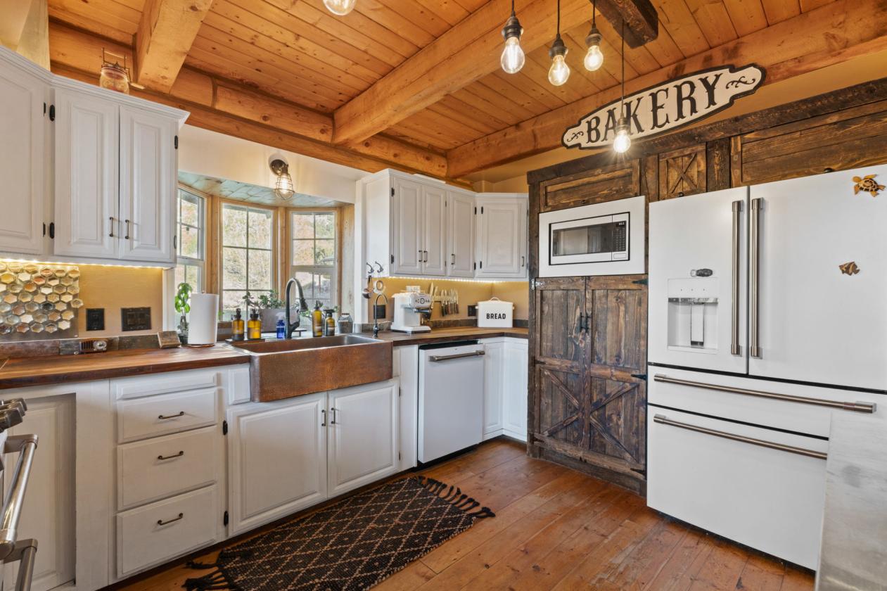 Self-Sufficient Luxury 10-Acre Turnkey Homestead - photo 17