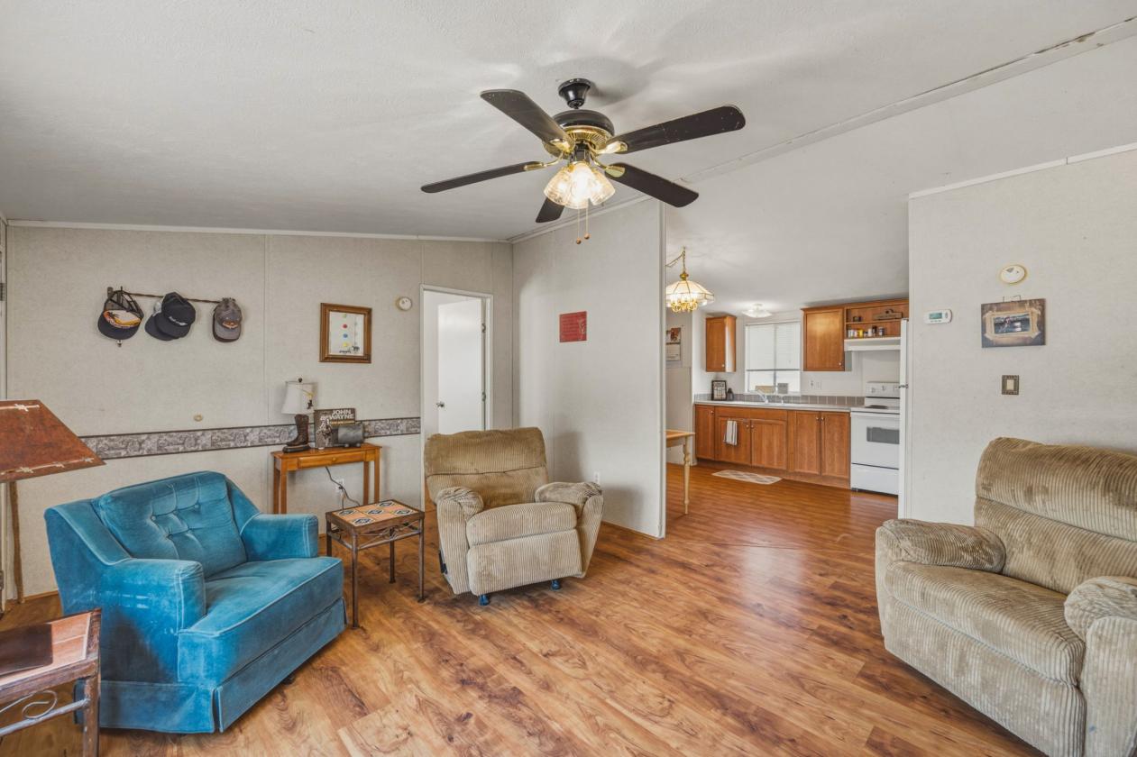 Affordable, clean, move in ready horse property! - photo 18