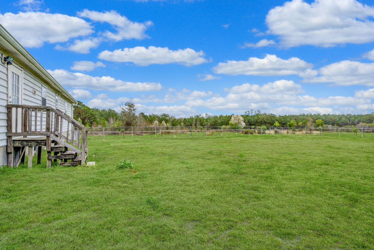 Over 25 ACRE Horse Farm in Eastern NC! Two 11Stall... Richlands