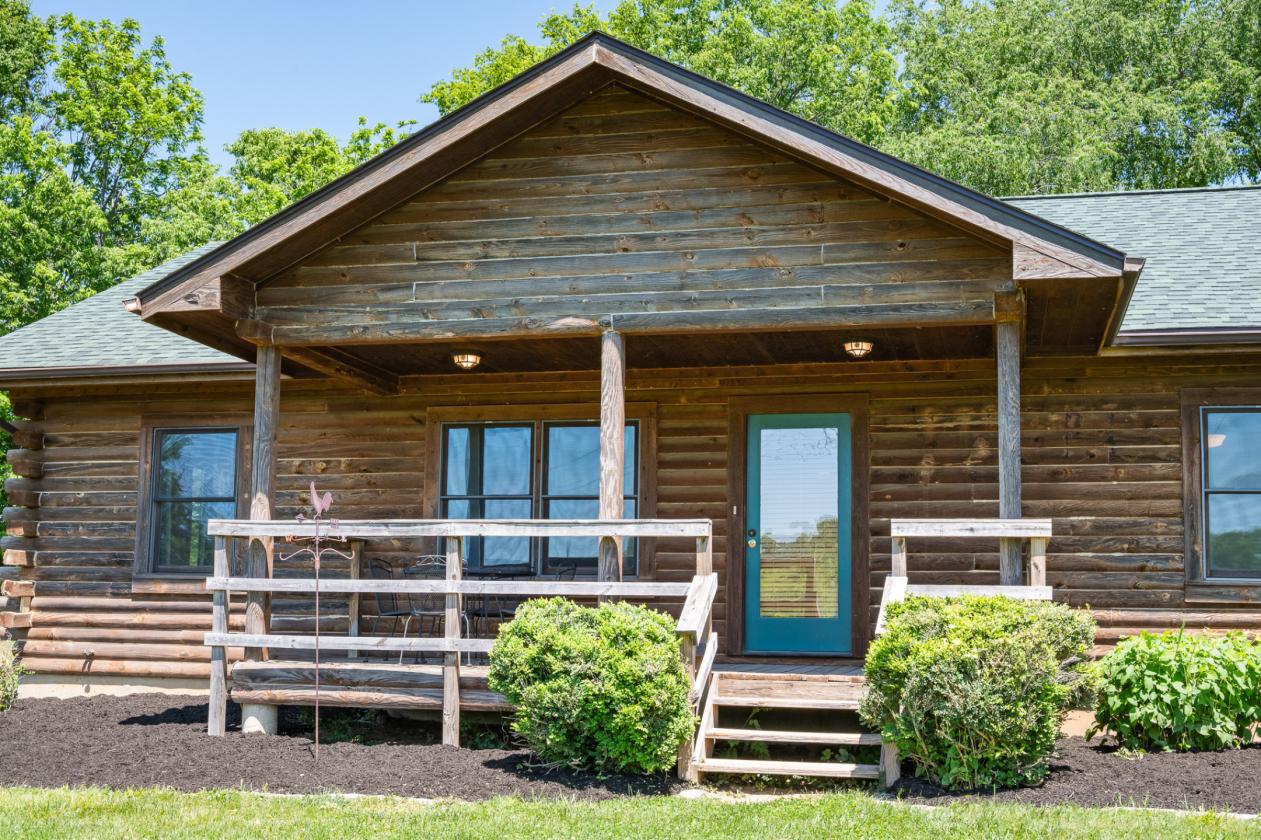 Log cabin nestled on 8.2 picturesque acres - photo 4
