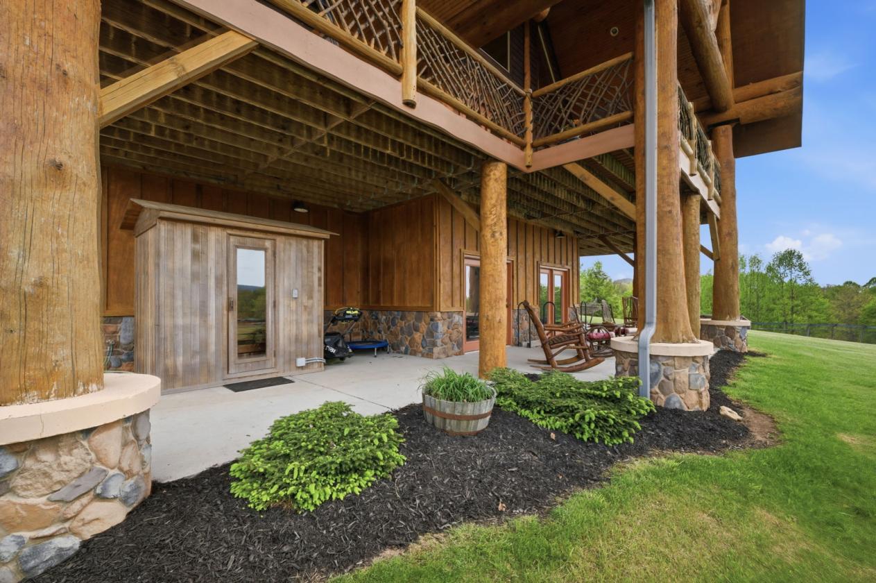 15-Acre Horse Farm, 13 Stalls & Pasture, Turnkey - photo 28