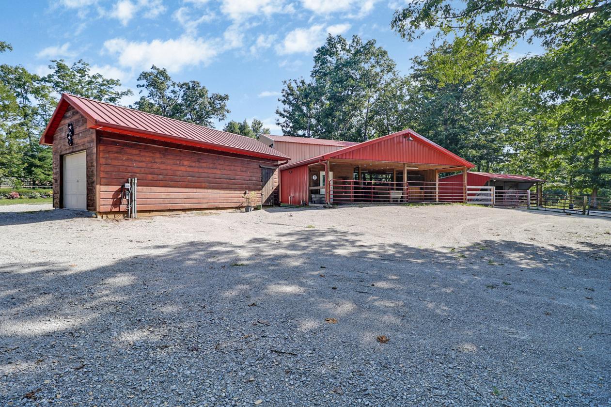 Spacious Cabin in BSF Equestrian community - photo 5