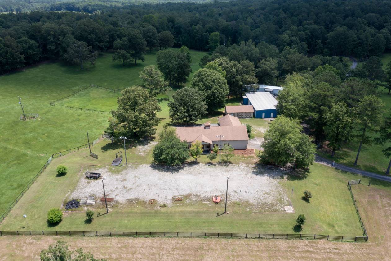 Horse property with several homes - photo 29