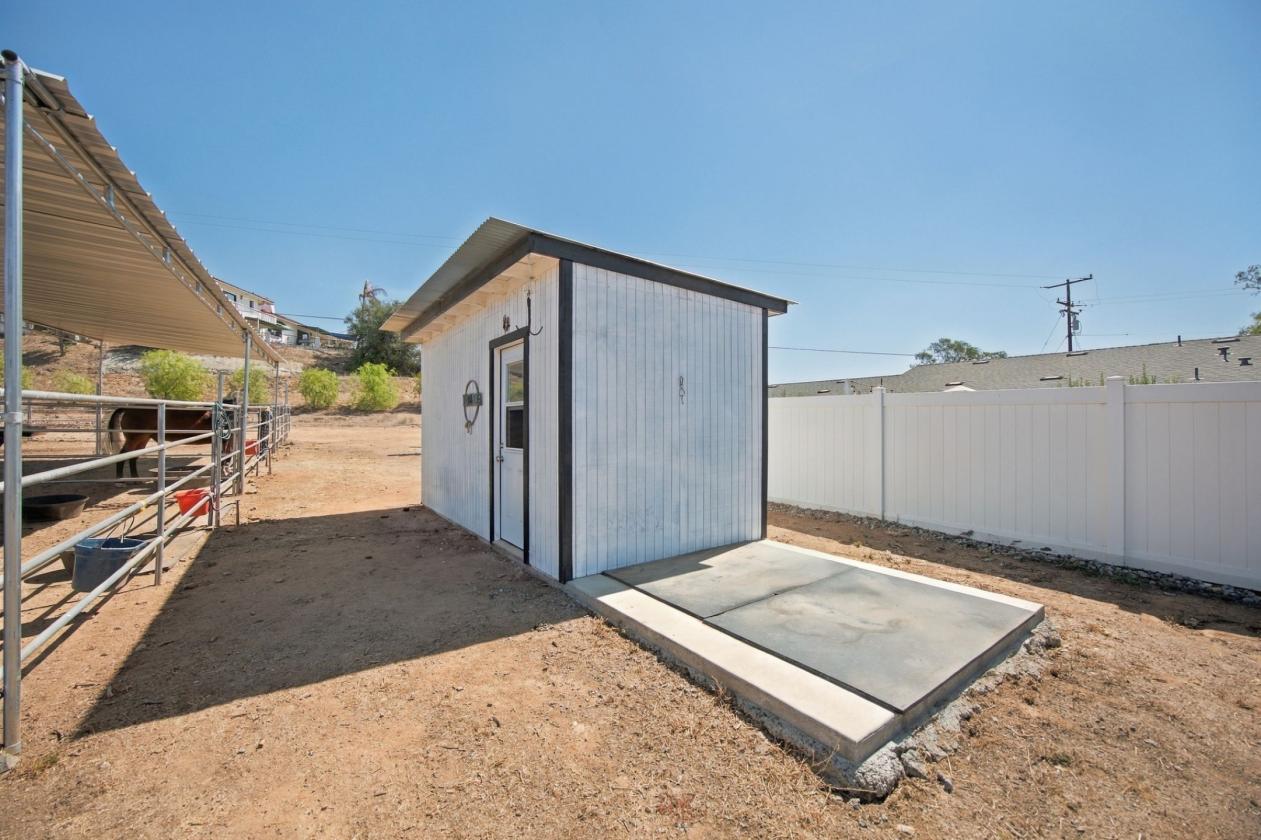 Modern Equestrian Living on 2.18 Acres - photo 21