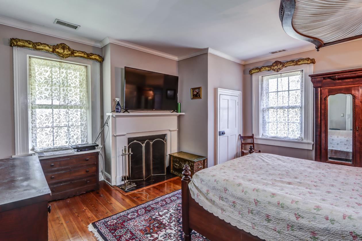 Magnificent views on this colonial home with 24 ac - photo 11