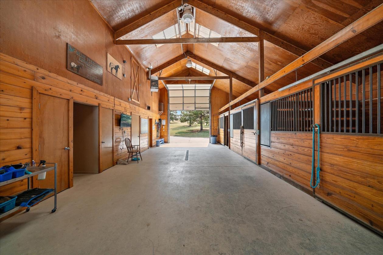 Exquisite 18 Acre Equestrian Estate - photo 21
