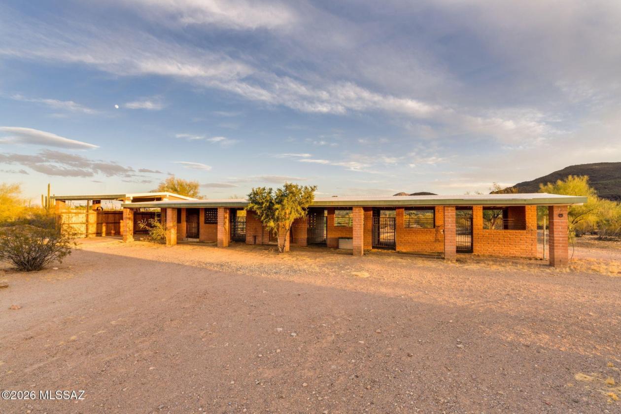 One-Of-A-Kind Tucson Area Ranch - photo 24