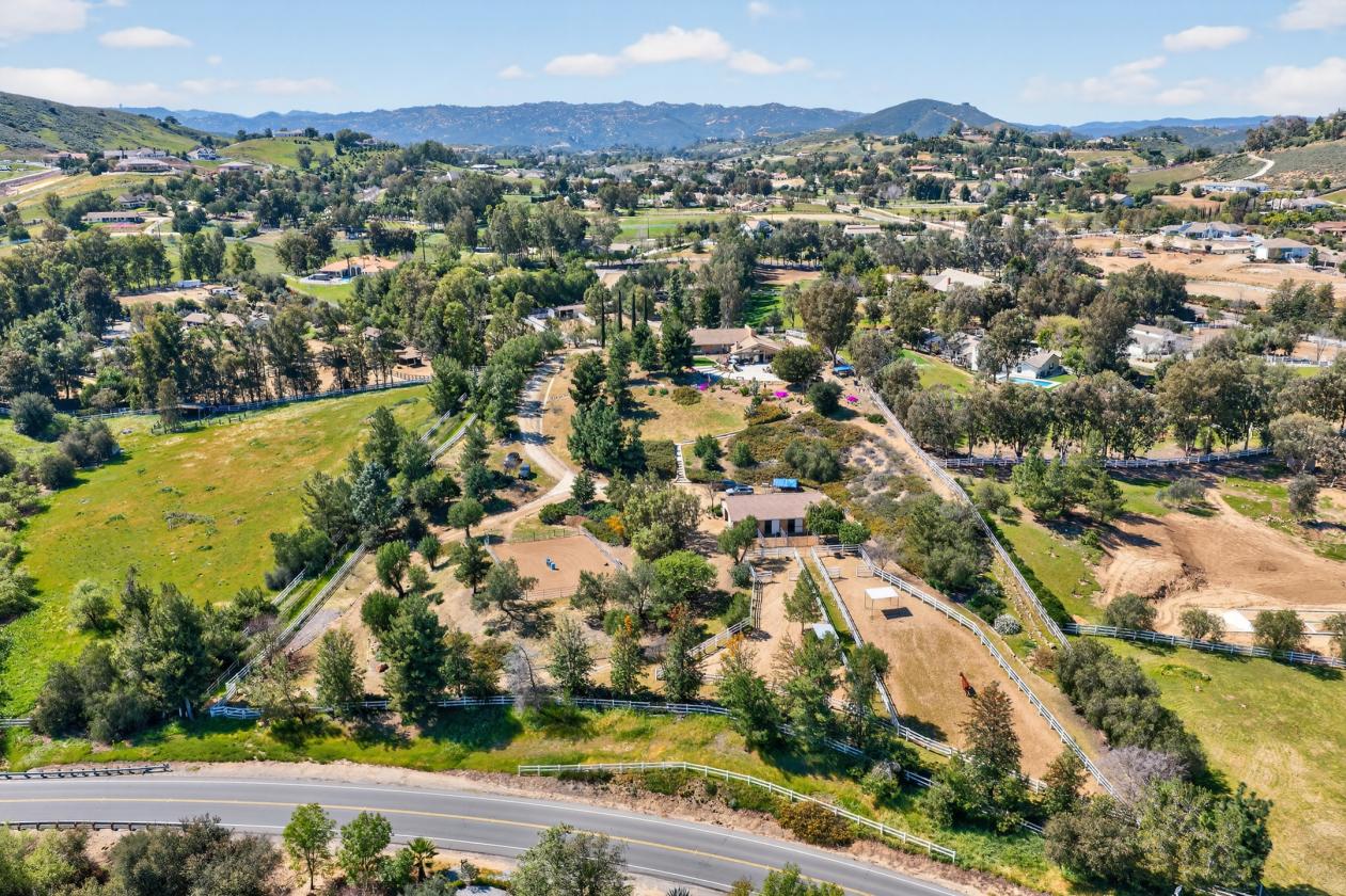 Private Sanctuary in La Cresta Equestrian Community - photo 2