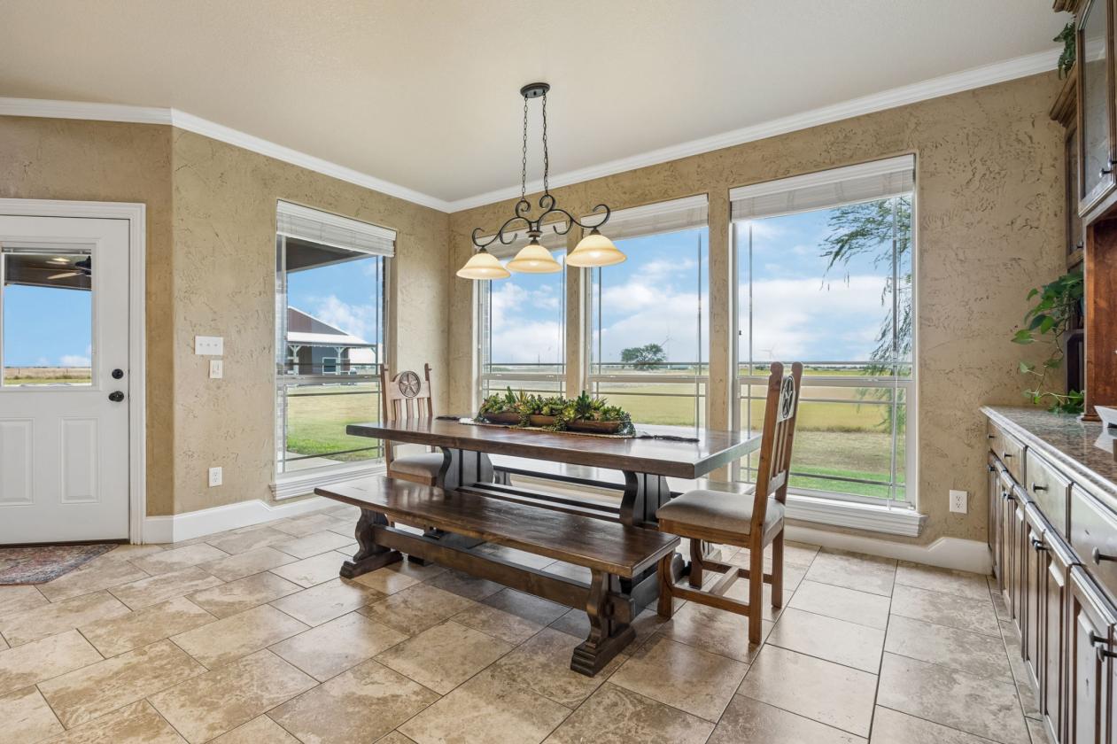 CUSTOM COUNTRY RETREAT ON 25 ACRES - photo 8