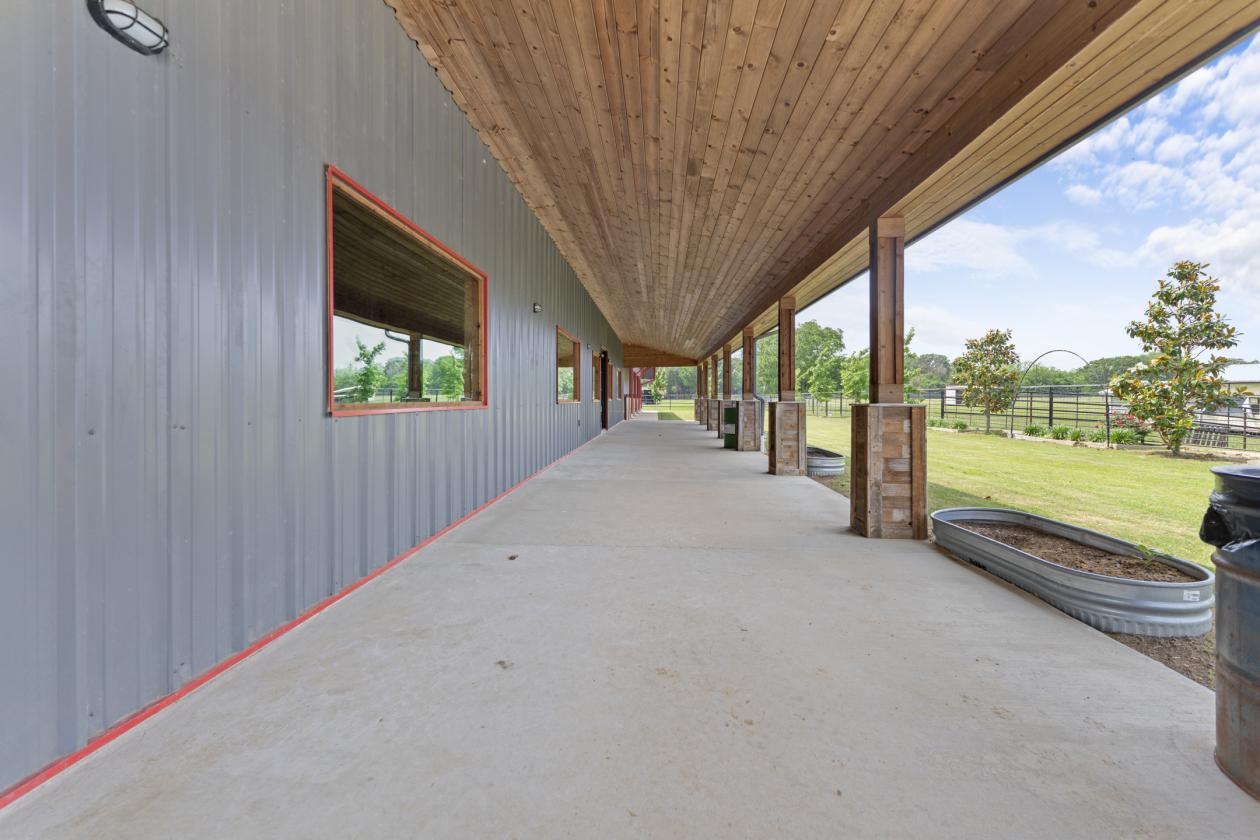 64 ACRE EQUASTRIAN RANCH WITH ARENA IN EAST TEXAS - photo 7