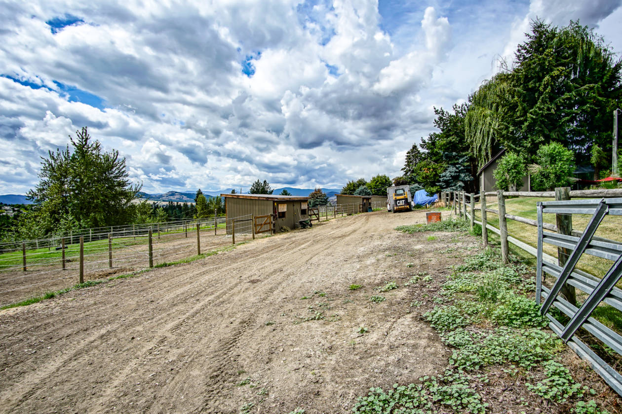 Horse Farm with 2 Homes Vernon, North Okanagan County, British Columbia