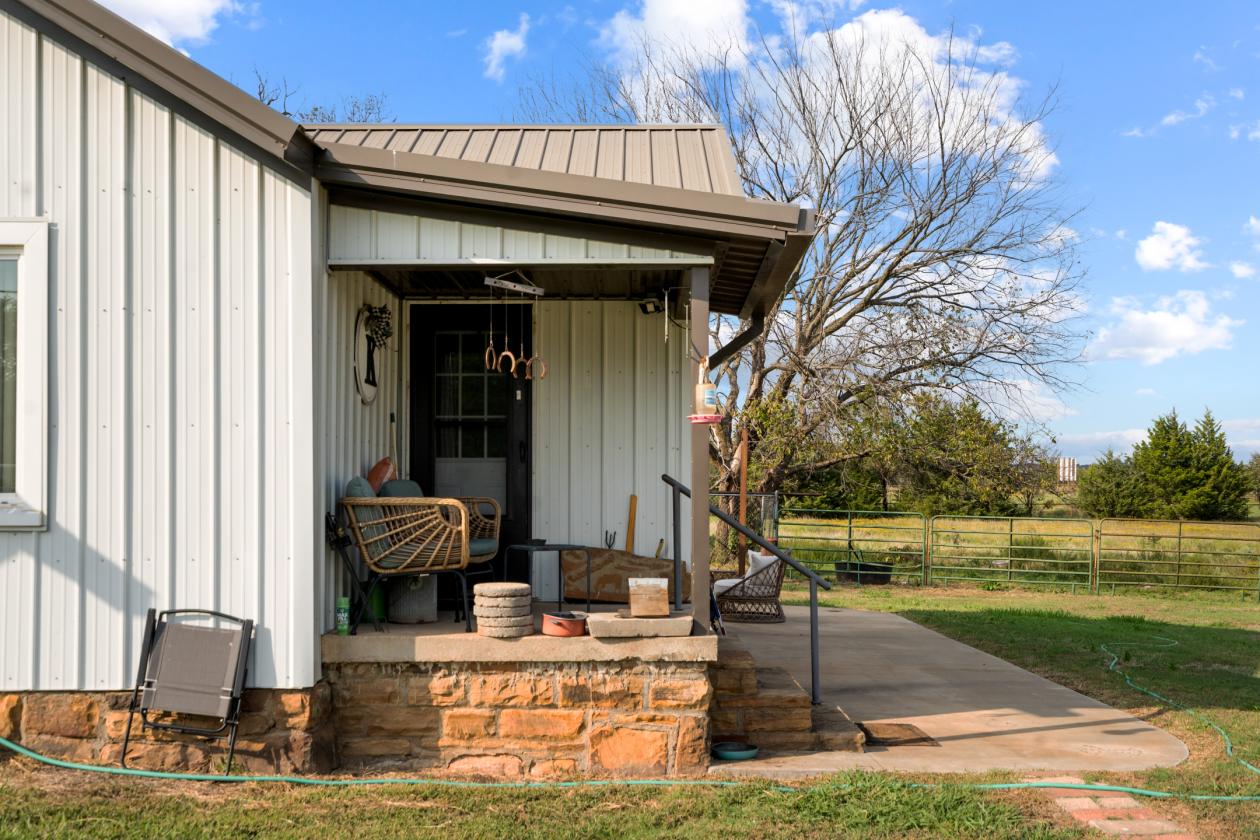 Horse Property on 10 Acres - photo 5