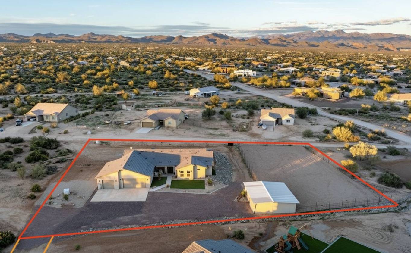 Horse Property for sale.