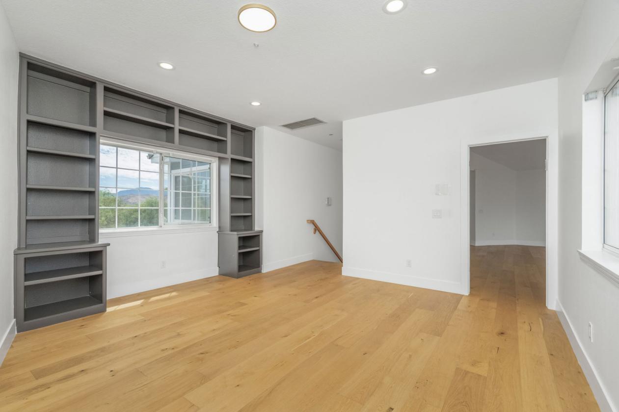 Expansive 5-Acre Estate - photo 12
