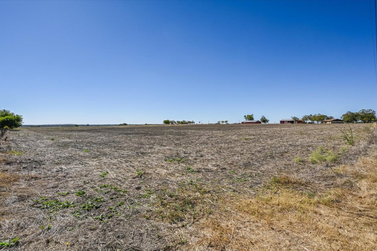 Unrestricted, Fully Fenced, 25.5 Acres and Home - photo 19
