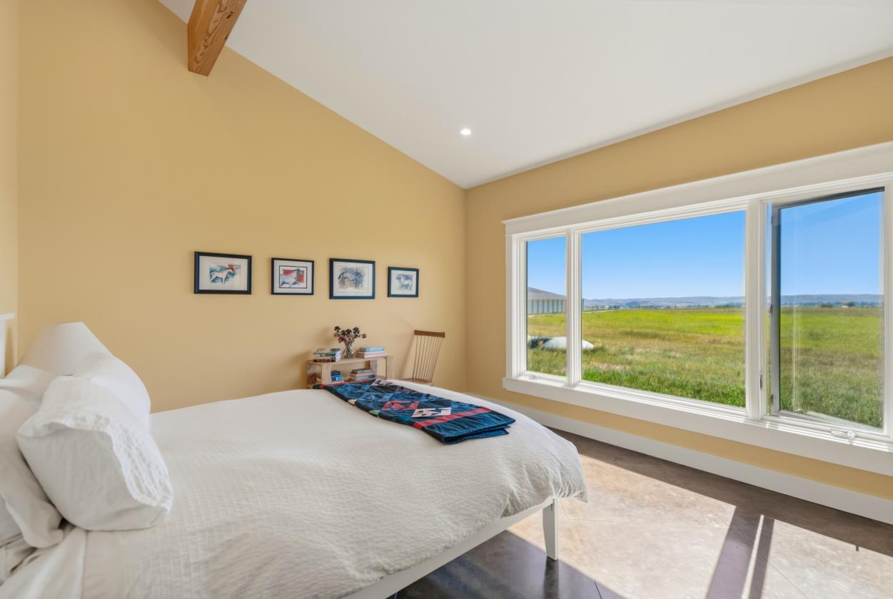 Exceptional horse property with beautiful views - photo 26