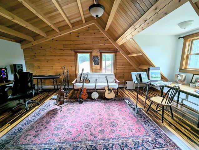 Beautifully crafted log cabin with lake frontage - photo 13