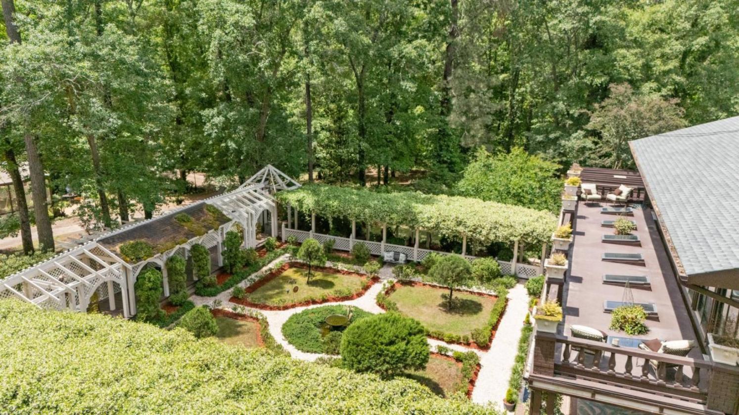 HOME, EVENT AND WEDDING VENUE AND HORSE FARM! - photo 13